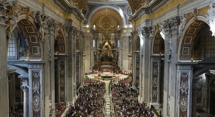 Lgbt, donne e preti sposati, i nodi della Chiesa al Sinodo