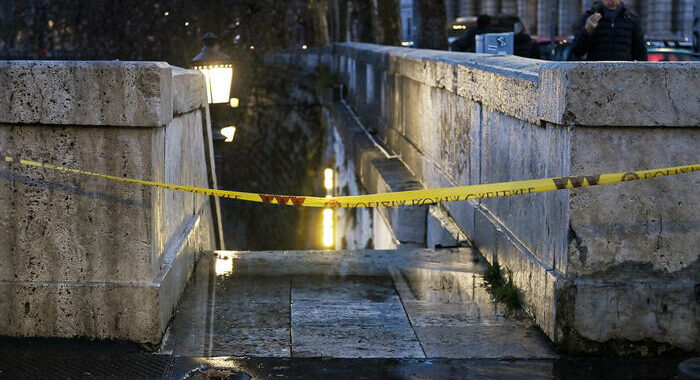 Maltempo, chiuse le banchine del Tevere a Roma