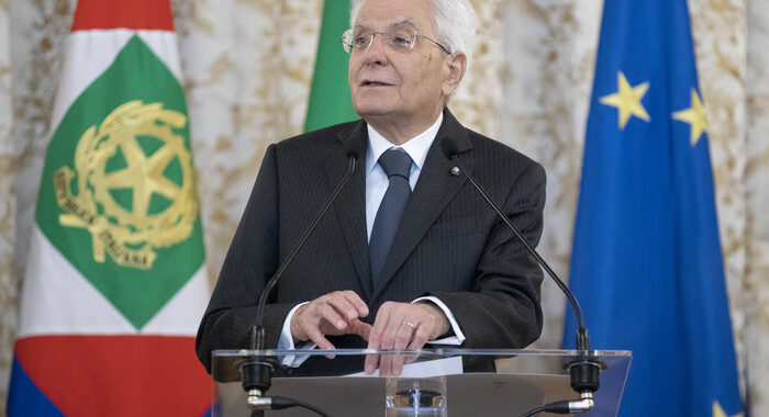 Mattarella, la scuola solo per ricchi non è una scuola