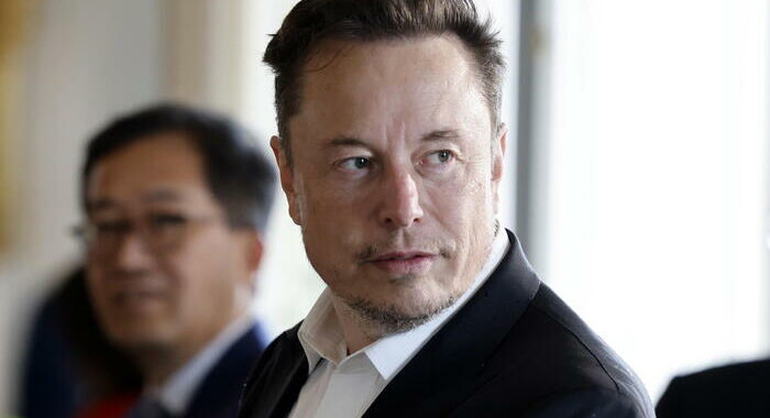 Musk si accorda con il Pentagono per Starlink in Ucraina