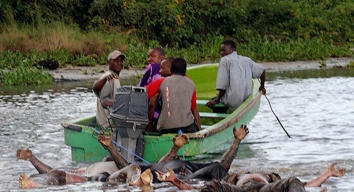 Oltre 100 morti in un naufragio su un fiume in Nigeria