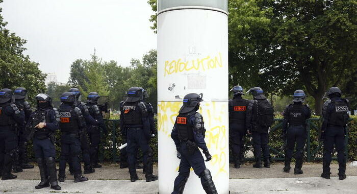 Onu, ‘Francia affronti razzismo nelle forze dell’ordine’