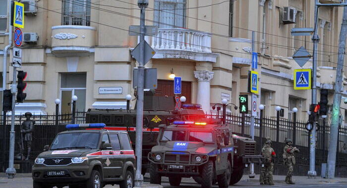 Prigozhin annuncia il controllo di siti militari a Rostov