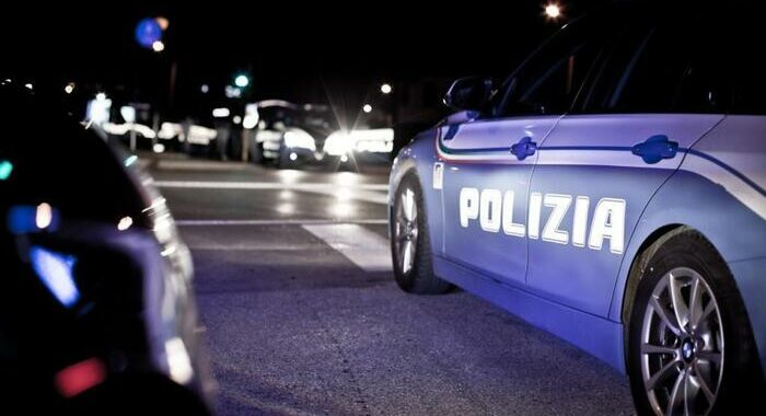 Accoltellato durante lite in un parcheggio, morto un 28enne