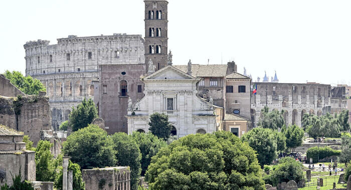 Assohotel, con boom degli affitti brevi piccoli hotel in crisi