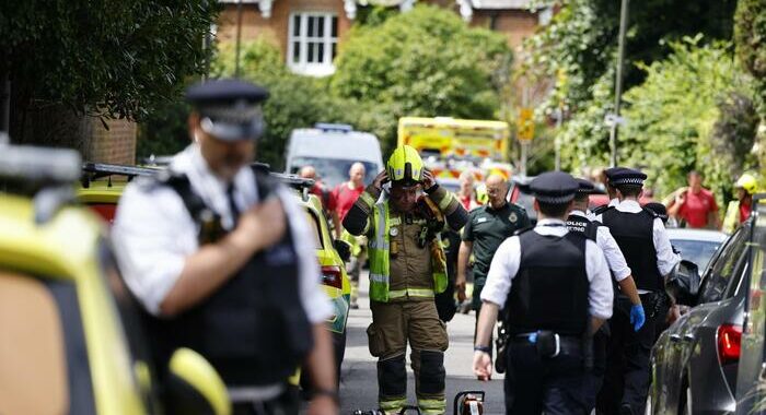 Auto contro scuola a Wimbledon, morta una bambina