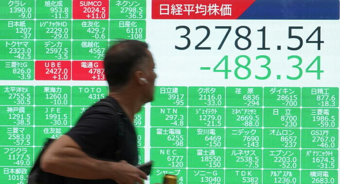 Borsa: Asia in calo su timori rallentamento crescita della Cina