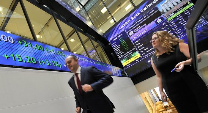 Borsa: l’Europa apre contrastata, si guarda alle banche centrali