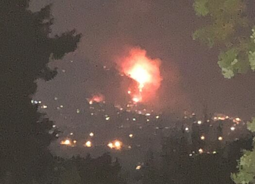 Bruciano colline attorno Palermo, le fiamme minacciano le case