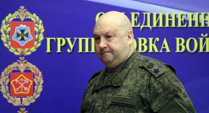 Capo Commissione Difesa della Duma, ‘Surovikin è a riposo’
