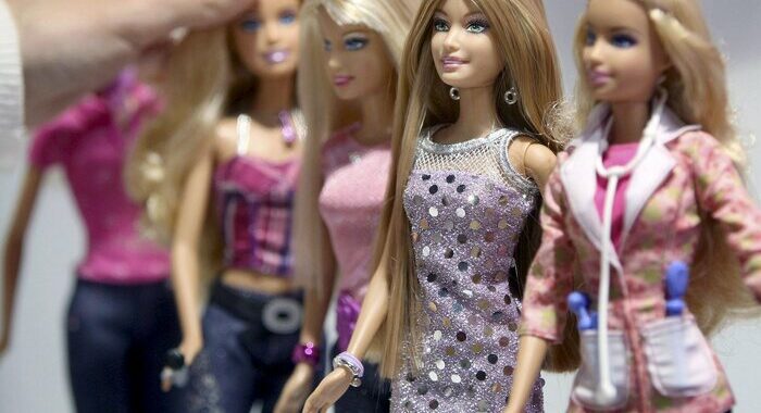 Deputata russa chiede di vietare Barbie, ‘promuove valori Lgbt’