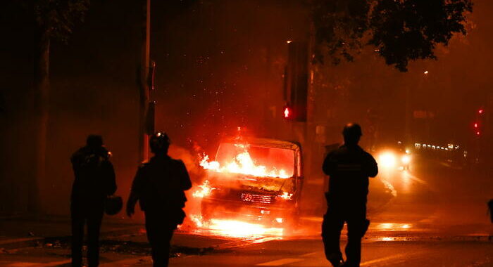 Francia, oltre 1.300 fermi durante la notte