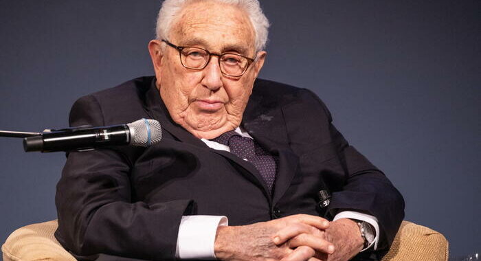 Henry Kissinger in Cina dal ministro della Difesa