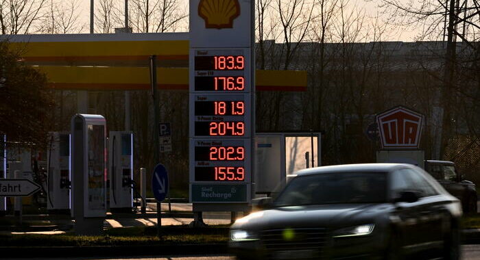 I profitti di Shell calano del 64% nel secondo trimestre