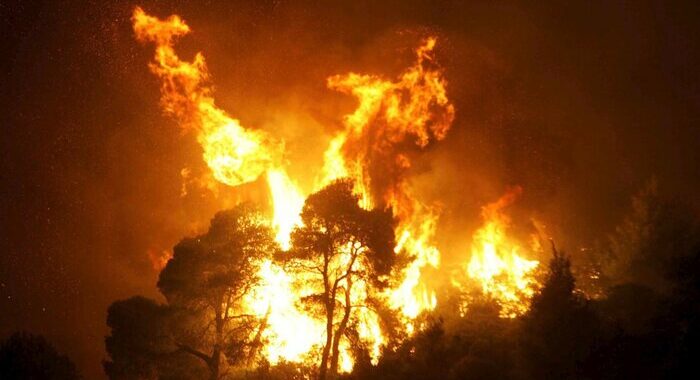 Incendi in Grecia, due morti nel centro del Paese