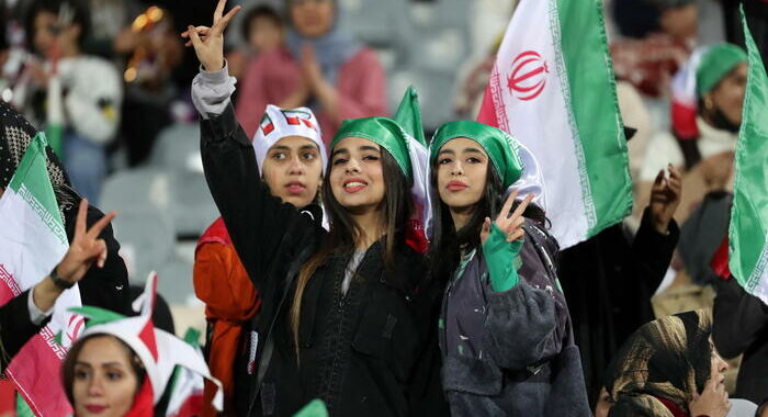 Iran, stadi di calcio aperti alle donne nella prossima stagione