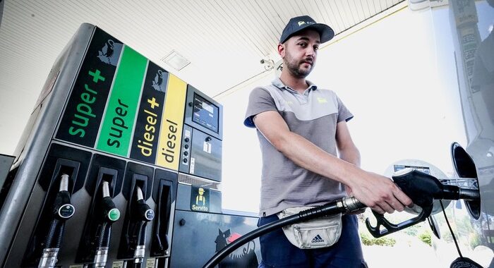 La benzina supera 2,5 euro al litro in autostrada