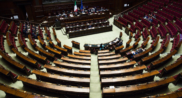 Le opposizioni depositano proposta unitaria sul salario minimo