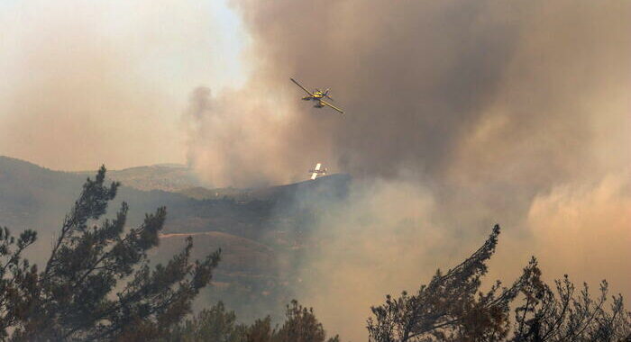 Mediterraneo in fiamme, incendi anche in Croazia e Gran Canaria