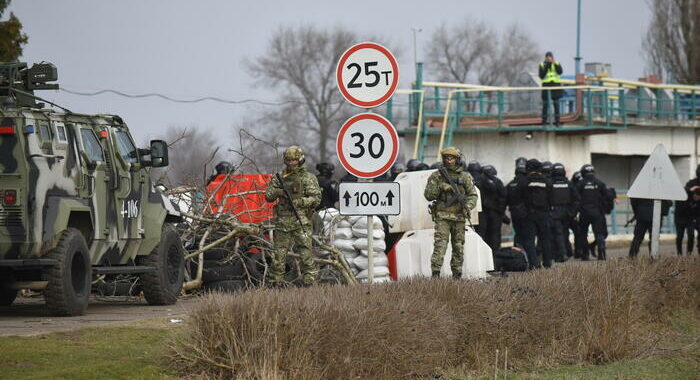 Mosca, respinto maxi-attacco Kiev con 25 droni su Crimea