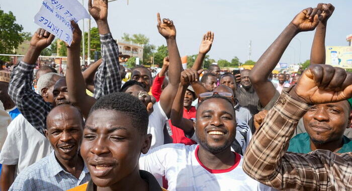 Niger, arrestati ministri e leader partito presidenziale