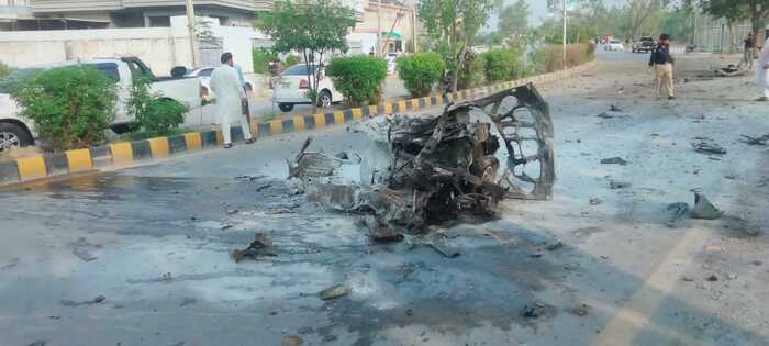 Pakistan: 9 feriti in attacco suicida a Peshawar