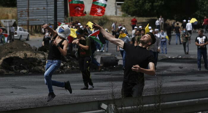 Palestinese colpito a morte in scontri a Nabuls