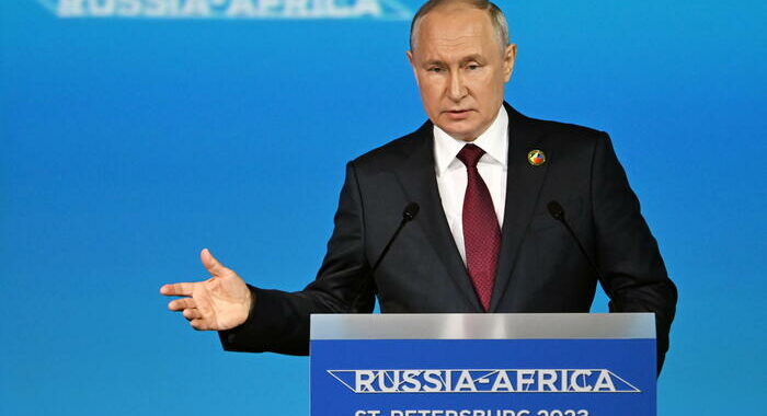 Putin, ‘pronti a inviare grano gratuitamente in Africa’