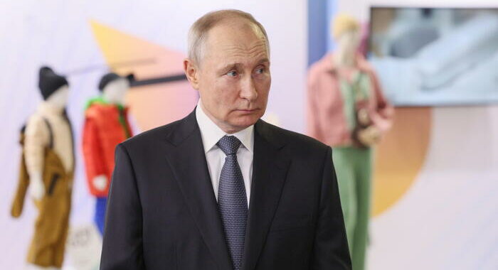 Putin, ‘useremo le bombe a grappolo se lo fa Kiev’