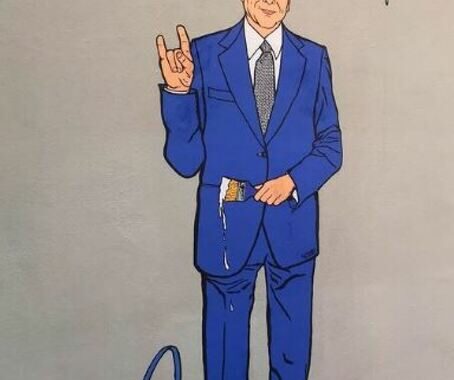 Riappare murale di Berlusconi in una nuova versione a Milano