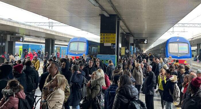 Sindacati, confermato lo sciopero dei treni domani