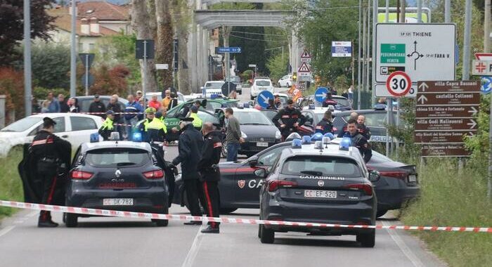 Stalker investe carabiniere, collega gli spara. Due feriti