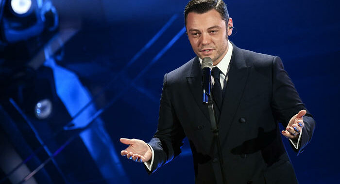 Tiziano Ferro, ‘ho un nodulo alla gola, dovrò operarmi’