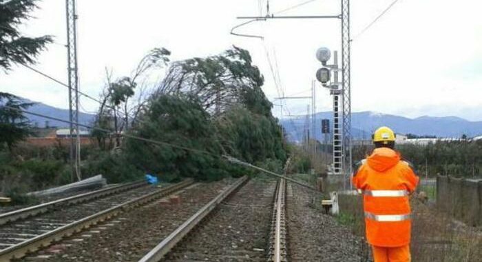 Trenord, numerosi danni e guasti a causa del maltempo