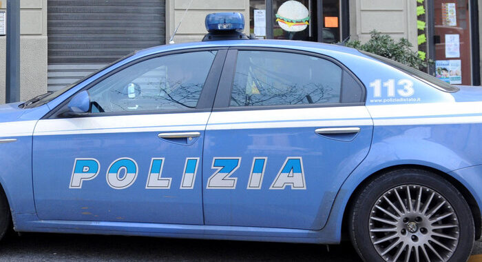 Turista di 18 anni denuncia, violentata sul lungolago a Como