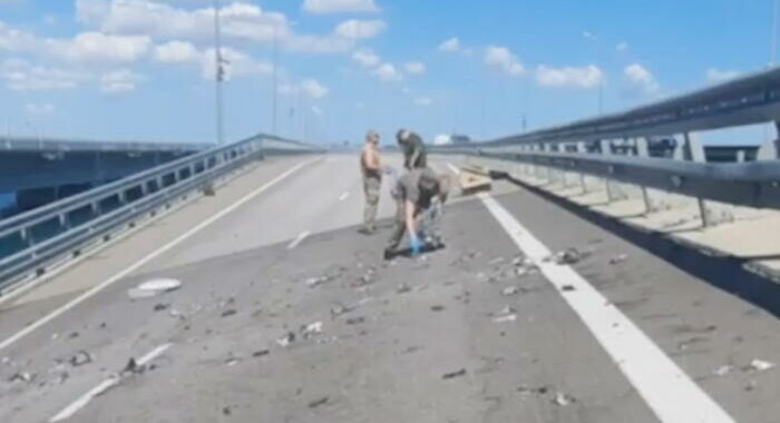 Ucraina, Mosca: traffico su ponte di Crimea parzialmente ripreso