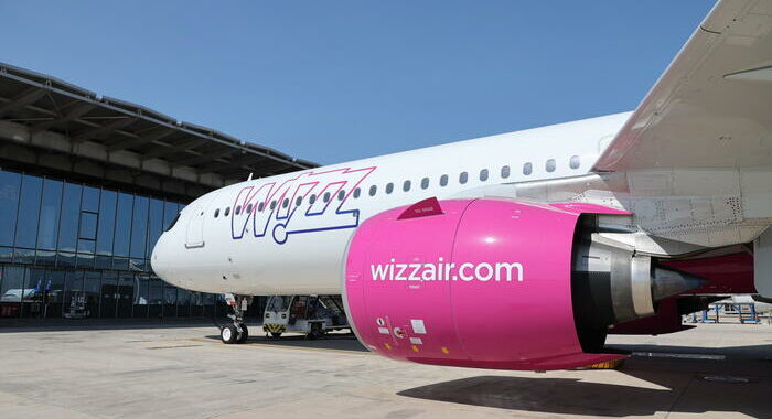 Wizz Air nega volo a un veterano ucraino amputato, polemiche