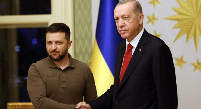 Zelensky, con Erdogan sforzi per riattivare accordo grano