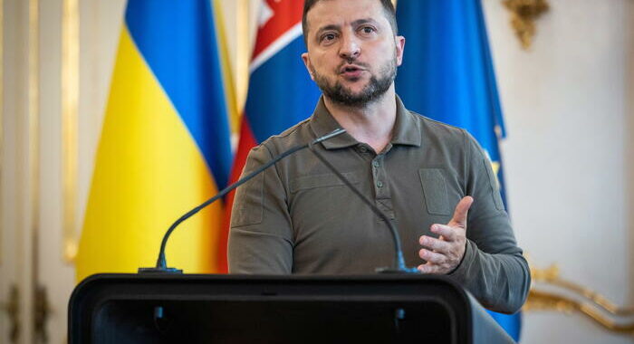 Zelensky critica l’indecisione della Nato su Kiev e Svezia