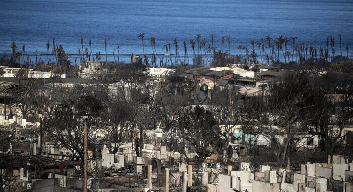 Biden aggiornato sulla ricerca dei 388 dispersi alle Hawaii