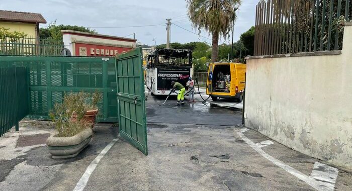 Bus contro Comune Pozzuoli, denunciato il titolare della ditta