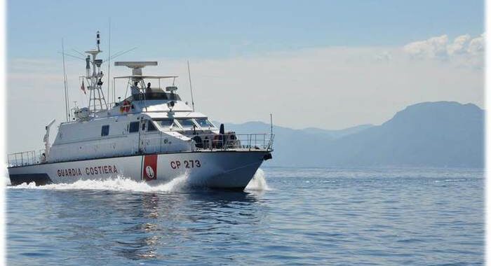 Collisione tra nave e peschereccio, un disperso in mare