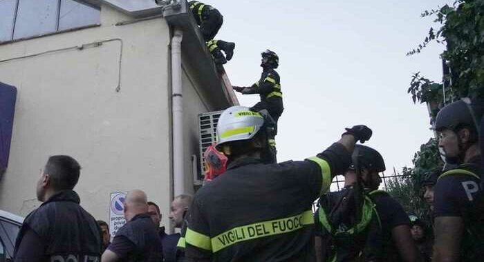 Digos sgombera stabile Asl occupato da antagonisti a Firenze