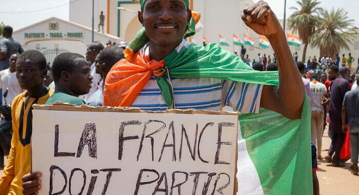 Golpisti, ‘francesi non hanno motivo di lasciare il Niger’