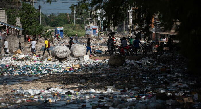 Haiti: 10.000 persone sfollate per attacco banda criminale