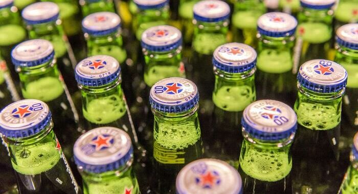 Heineken cede le attività in Russia e perde 300 milioni