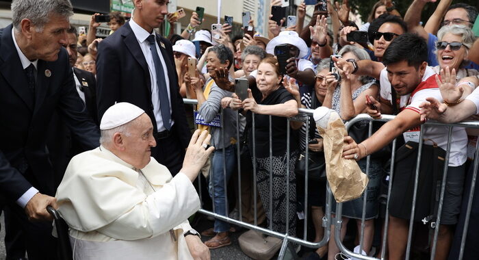 Il Papa, gli scandali deturpano il volto della Chiesa