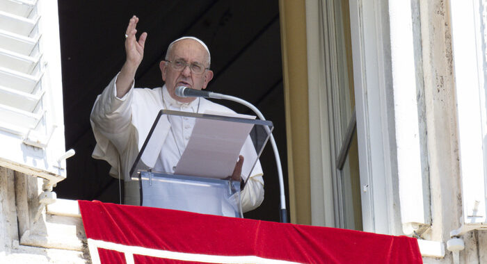 Il Papa, supplichiamo la Madonna per la pace in Ucraina