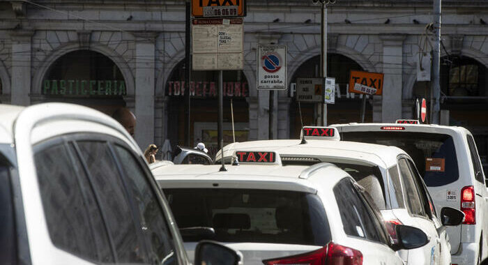 Lunedì il decreto taxi in cdm. Urso, una riforma strategica