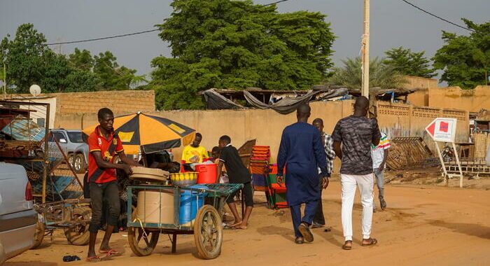 Niger, i golpisti riaprono le frontiere con 5 paesi limitrofi